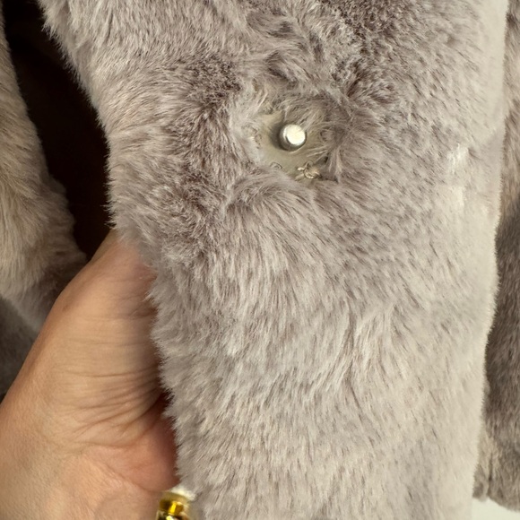Abercrombie & Fitch Faux Fur Jacket - Soft Gray/Tan Women’s Size L - Picture 5 of 11